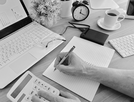 記事のライティングをしている