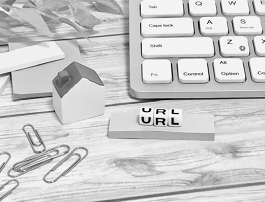 クリップや家のミニチュアなど