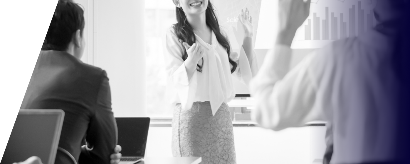 seoについてプレゼンしている