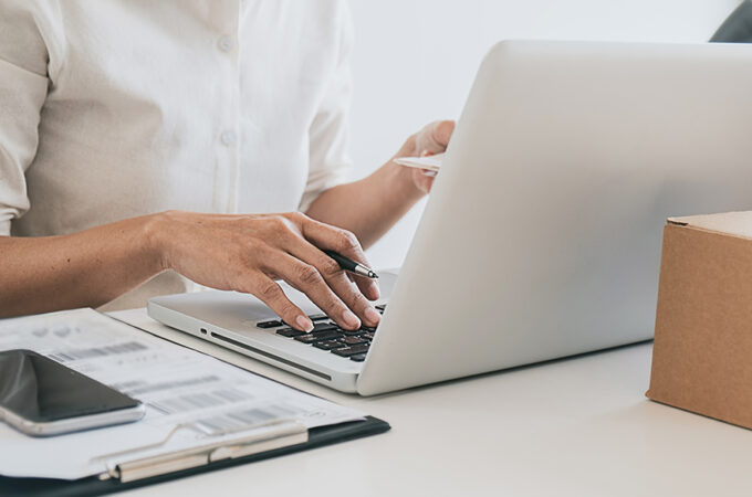 パソコン操作中