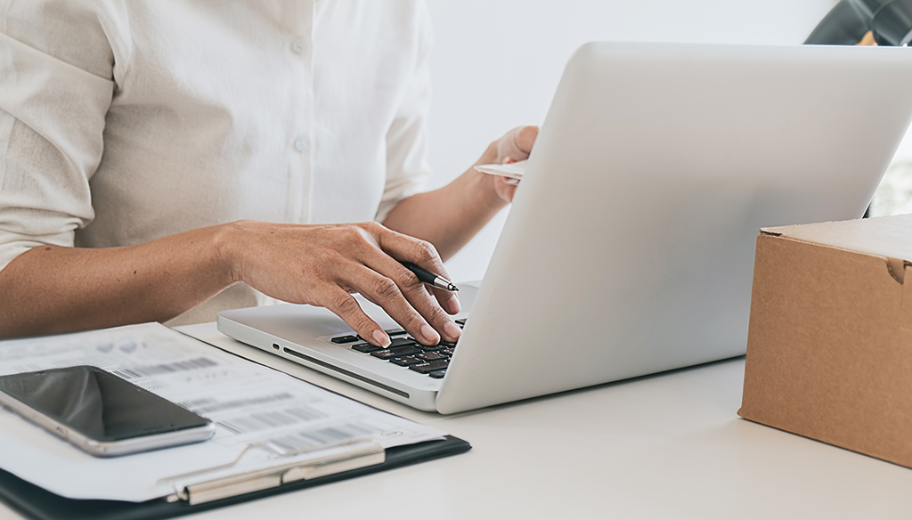 パソコン操作中